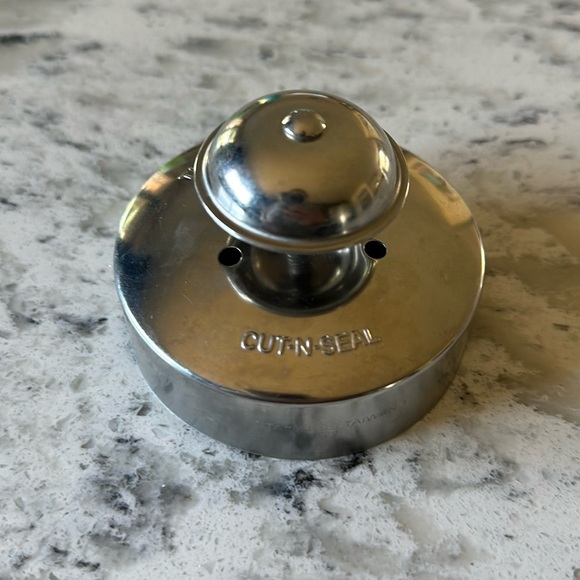 The Pampered Chef Cut-N-Seal - Picture 1 of 3